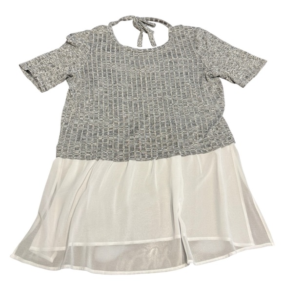 BCBGeneration Tops - BCBGeneration Textured Gray and White Top